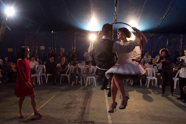 Brazilian-Circus-Wedding-074-Photo-by-Carlos-Alexandre.jpg