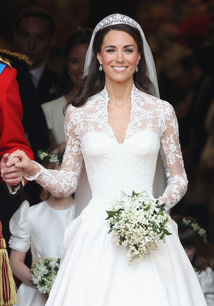 1330015908_the-royal-family-pippa-middleton-royal-wedding-westminster-abbey-london-england-04292011-1601.jpg
