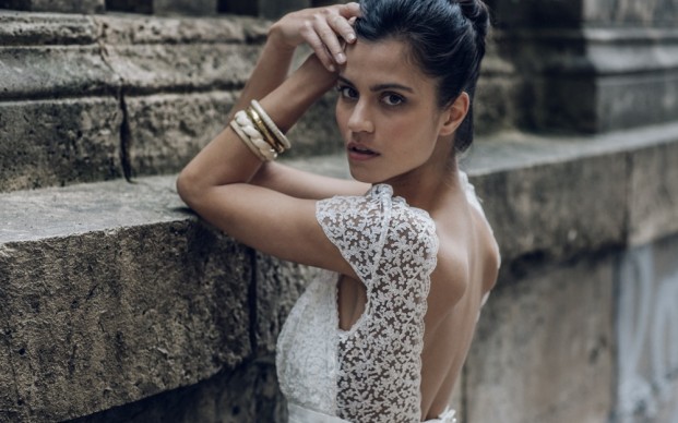 Laure-de-Sagazan-Robes-de-mariee-retro-collection-2016-Photo-Laurent-Nivalle-La-mariee-aux-pieds-nus-972-621x388.jpg