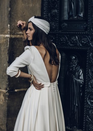 Laure-de-Sagazan-Robes-de-mariee-retro-collection-2016-Photo-Laurent-Nivalle-La-mariee-aux-pieds-nus-67-309x433.jpg